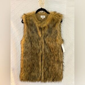 Aura Faux Fur Vest in Golden Brown